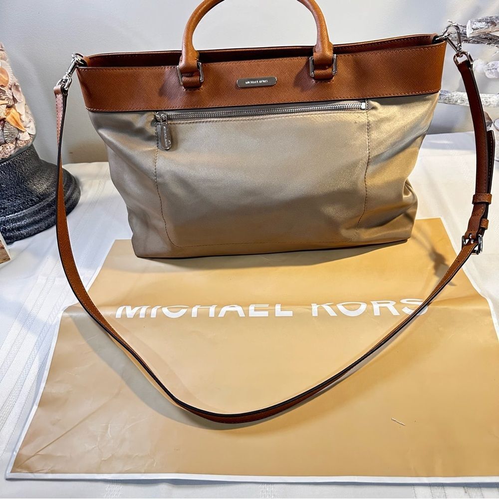 Michael Michael Kors Messenger Bag